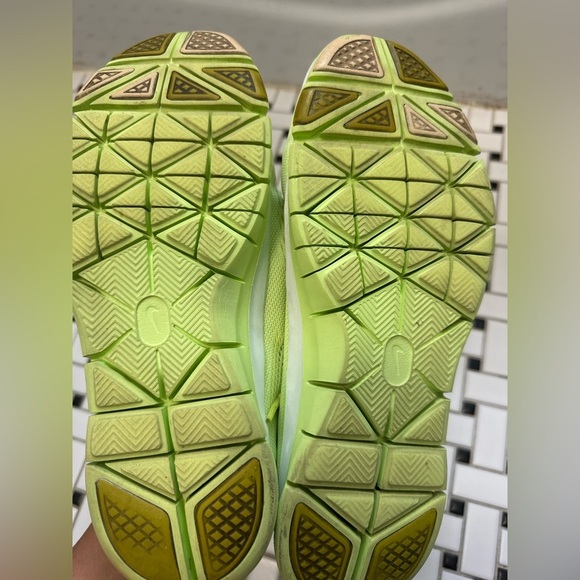 Nike Lime Green Running Shoes - Picture 9 of 9